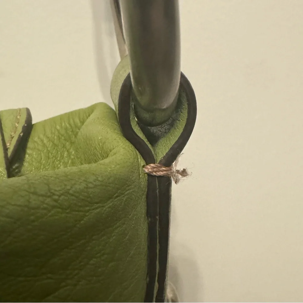 B Makowsky Bright Green Pebble Leather Convertible Crossbody/ Shoulder Bag - Picture 9 of 11